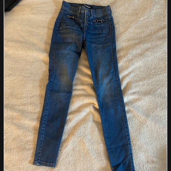 SUPER CUTE BUCKLE DETAIL BUTTON UP JEANS - Picture 3 of 3